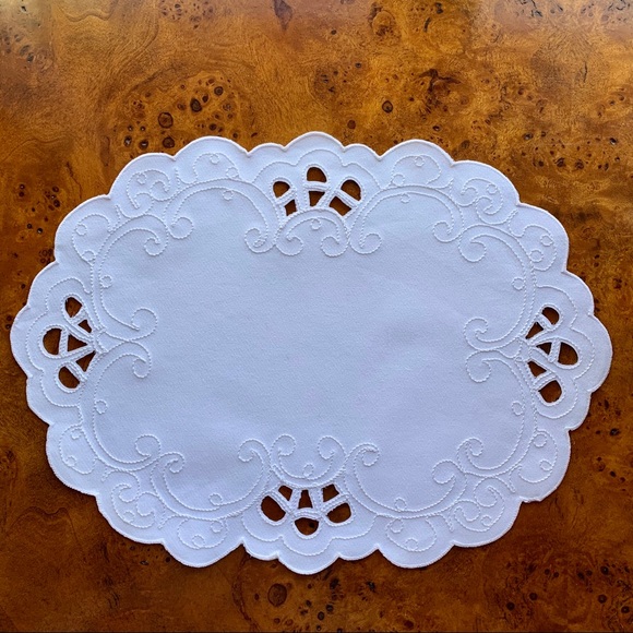 Scalloped Doily White - Picture 2 of 3
